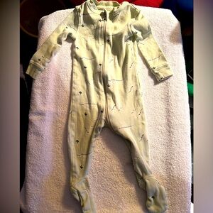 Cozy green Kids One Piece size 6-9mths